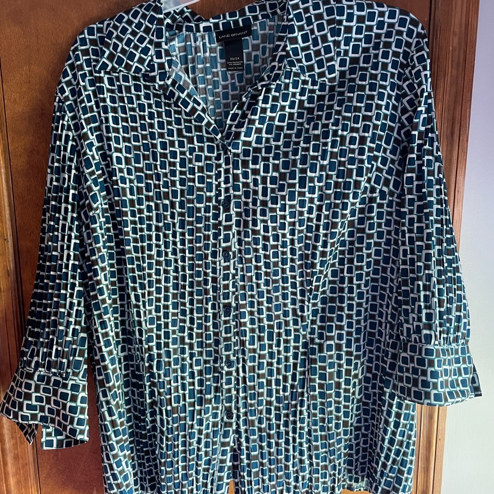 Lane Bryant Blue and White Boxy 3/4 Sleeve Button Down Shirt